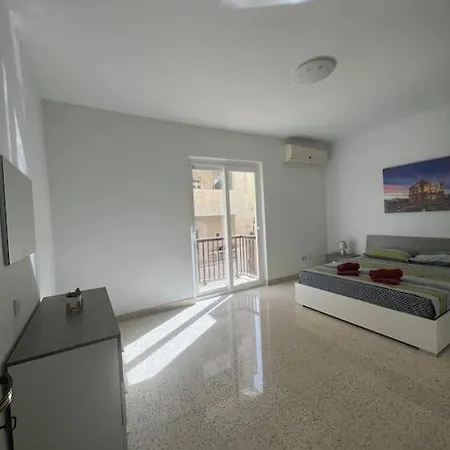 Apartman Waves - Oceanview Escape Sliema