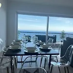 Lägenhet Waves - Oceanview Escape *