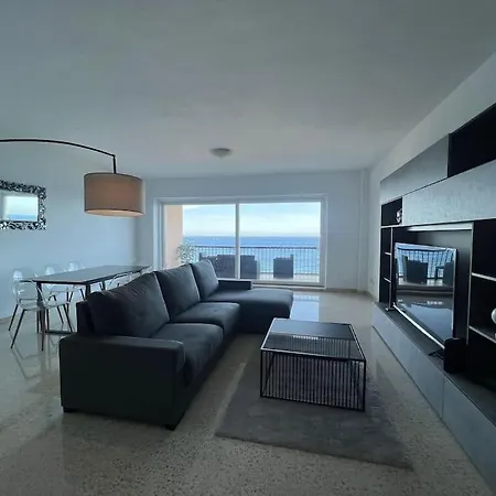 Waves - Oceanview Escape