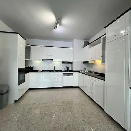 Waves - Oceanview Escape