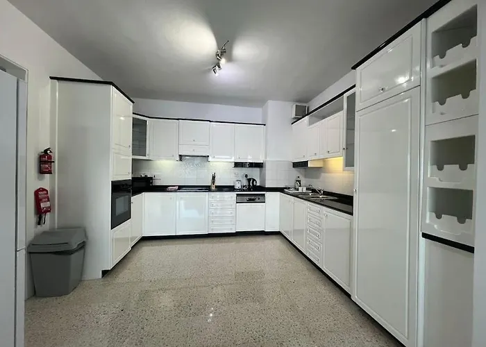 Waves - Oceanview Escape