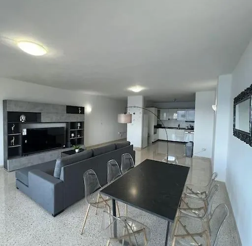 Waves - Oceanview Escape Apartment