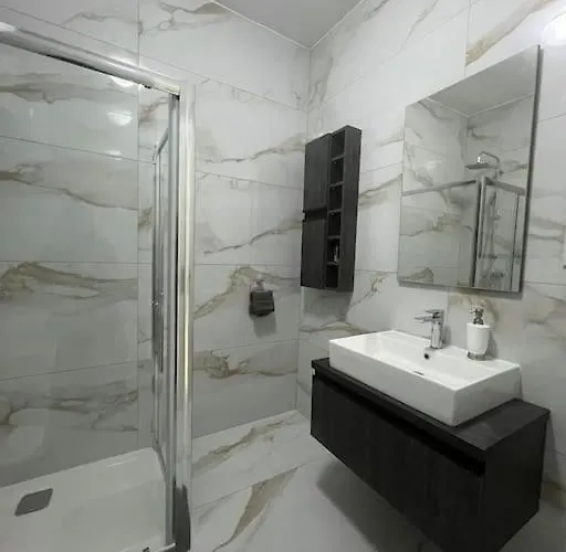 Waves - Oceanview Escape Apartment