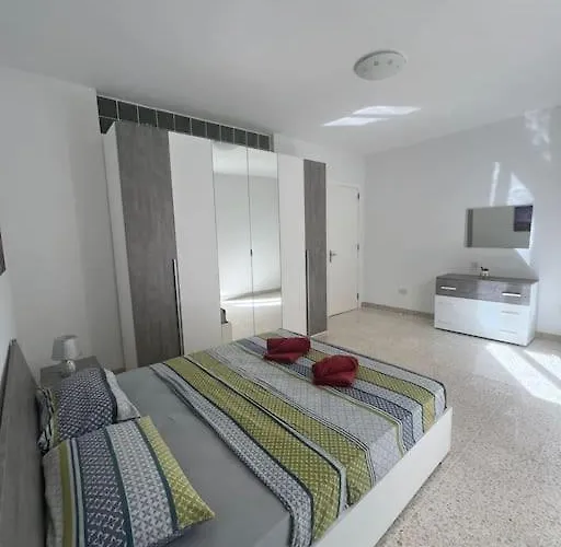 Waves - Oceanview Escape *