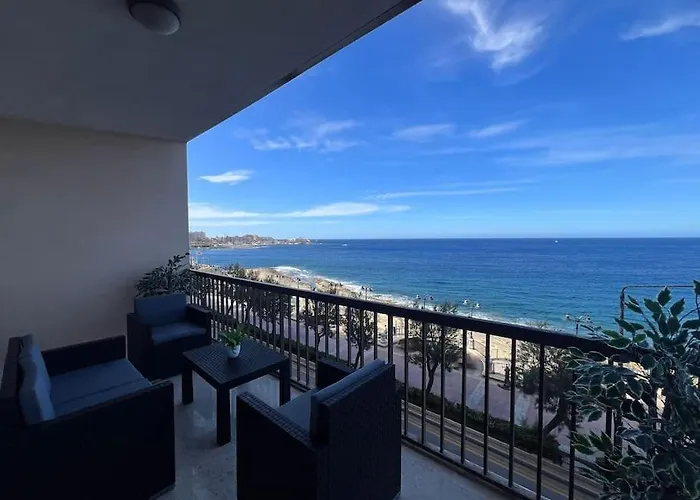 Waves - Oceanview Escape