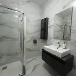 Waves - Oceanview Escape Apartment